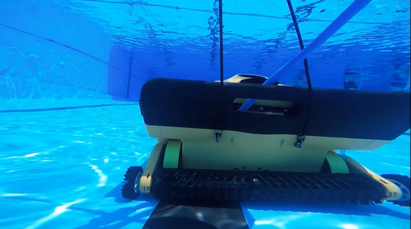 דולפין Wave 200 XL - רובוט לבריכות ציבוריות